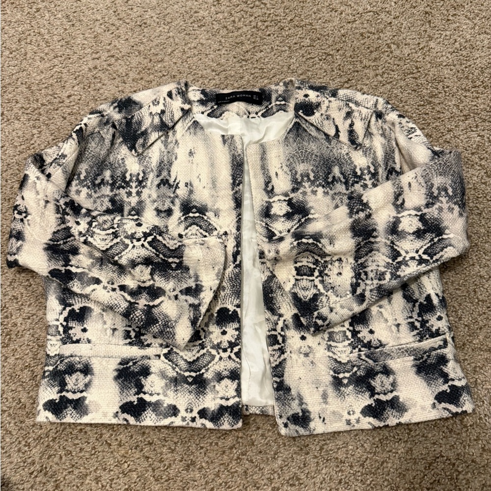 {ZARA} Snakeskin Cropped Blazer